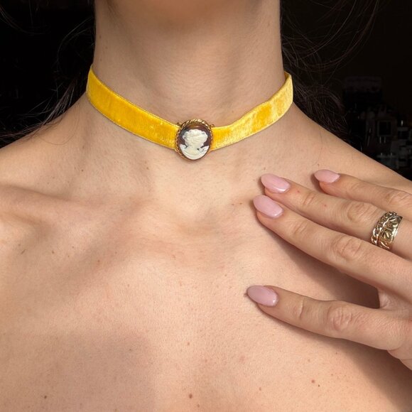 Victorian Yellow Velvet Cameo Choker - Picture 2 of 7